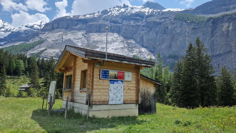 Am Oeschinensee in der Gemeinde Kandersteg montierter Niederschlagssensor (HDC)