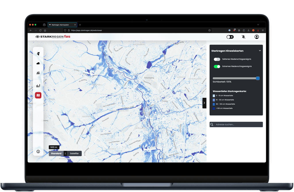 Laptop mit dem Starkregen-Webviewer: Überflutungskarte der Stadt Fulda